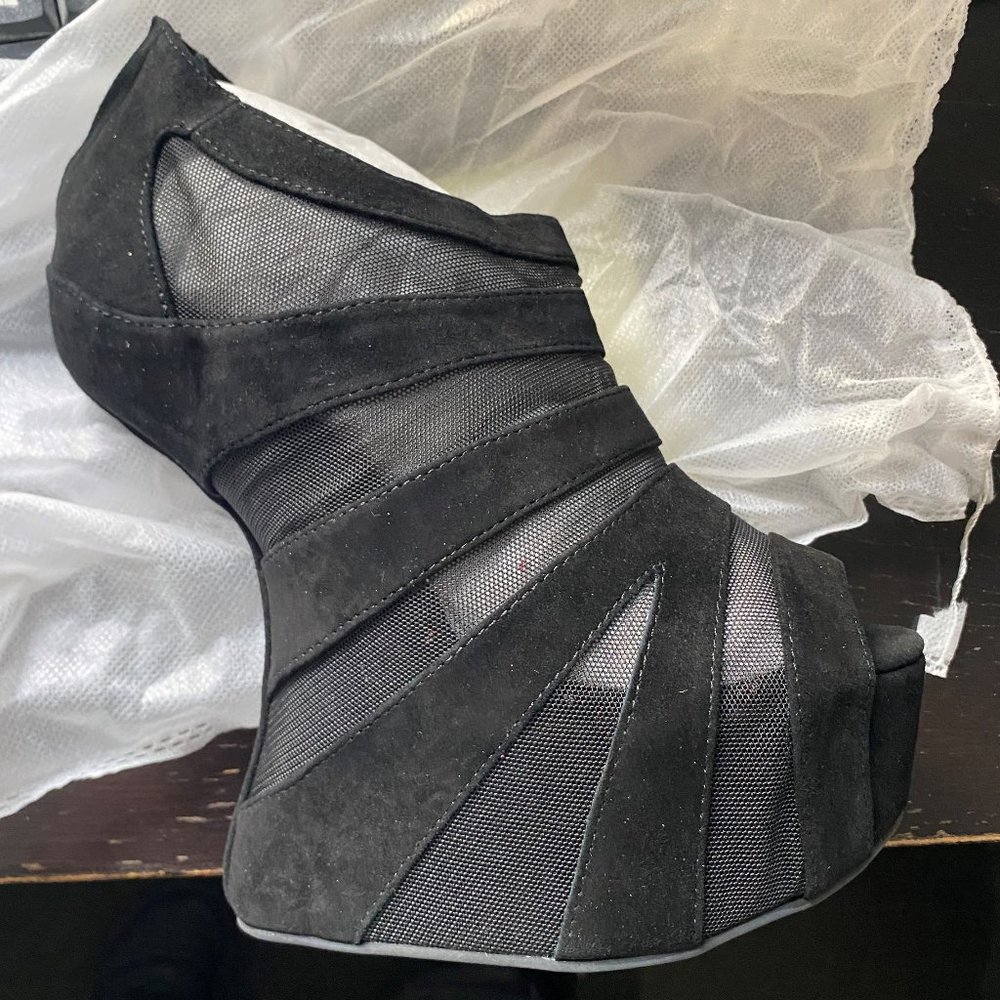 Jeffrey Campbell Black Suede Mesh Noon Platform      BNWT     Size 7.5